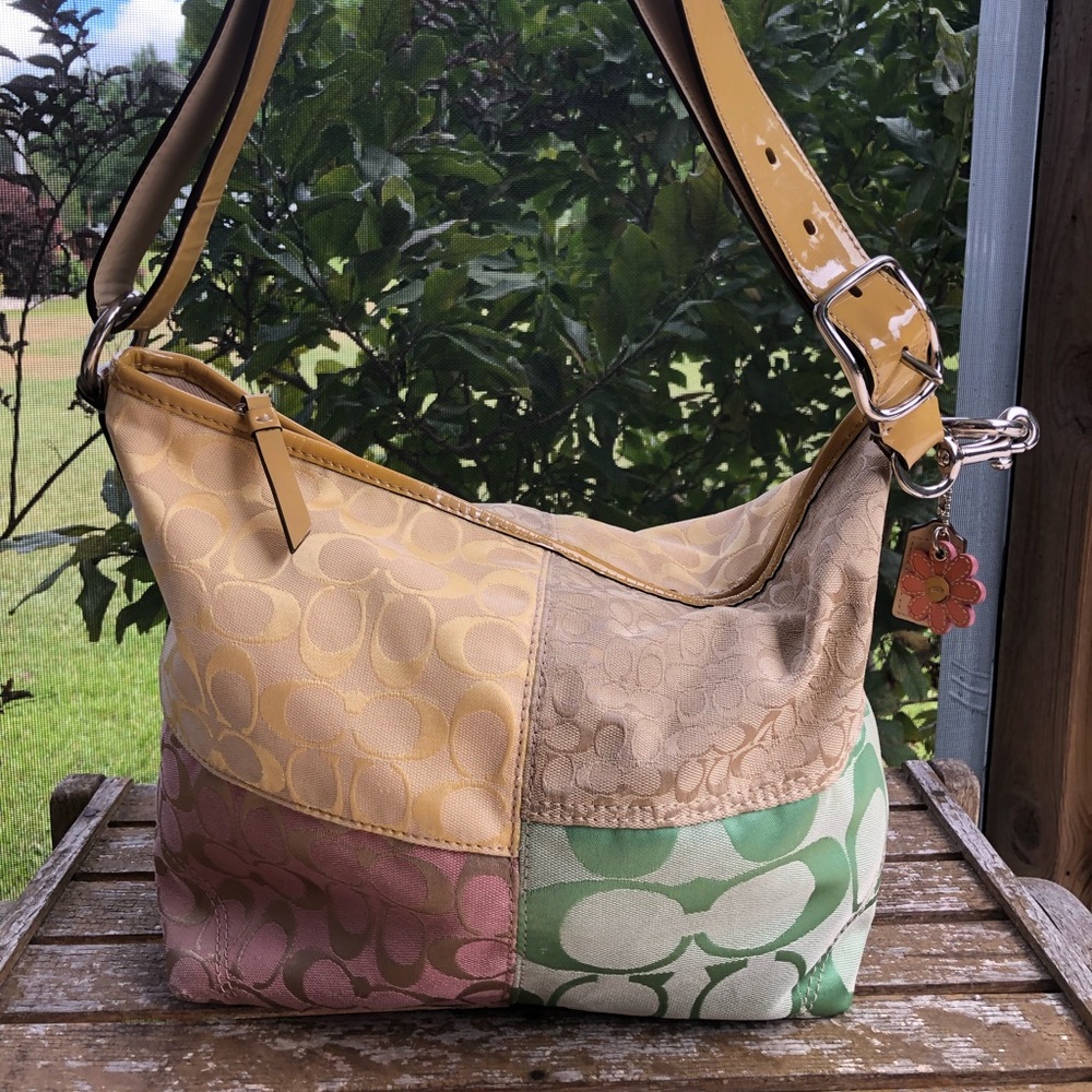 Beautiful Coach purse. Great for Spring and Summer.